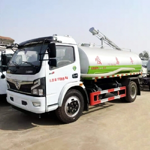 8方吸糞車