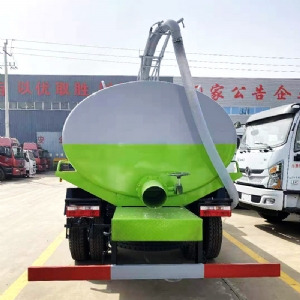 8方吸糞車