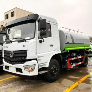 12方灑水車