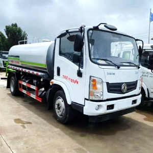 8方灑水車
