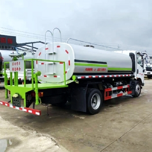 8方灑水車